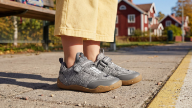 Avec des chaussures confortables et des sacs à dos pratiques, les petits aventuriers sont parfaitement équipés.
